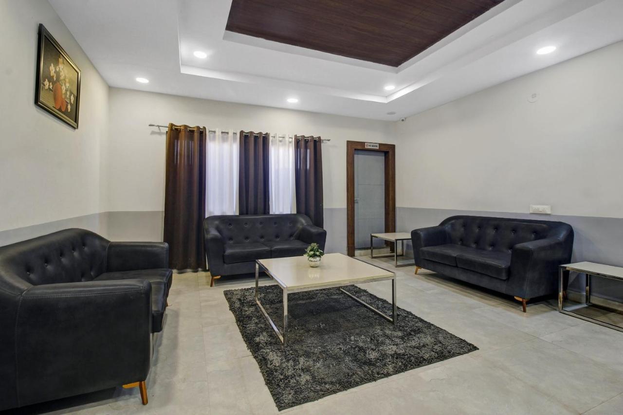 Collection O Hotel Swagath Pride Mancherāl Exterior foto