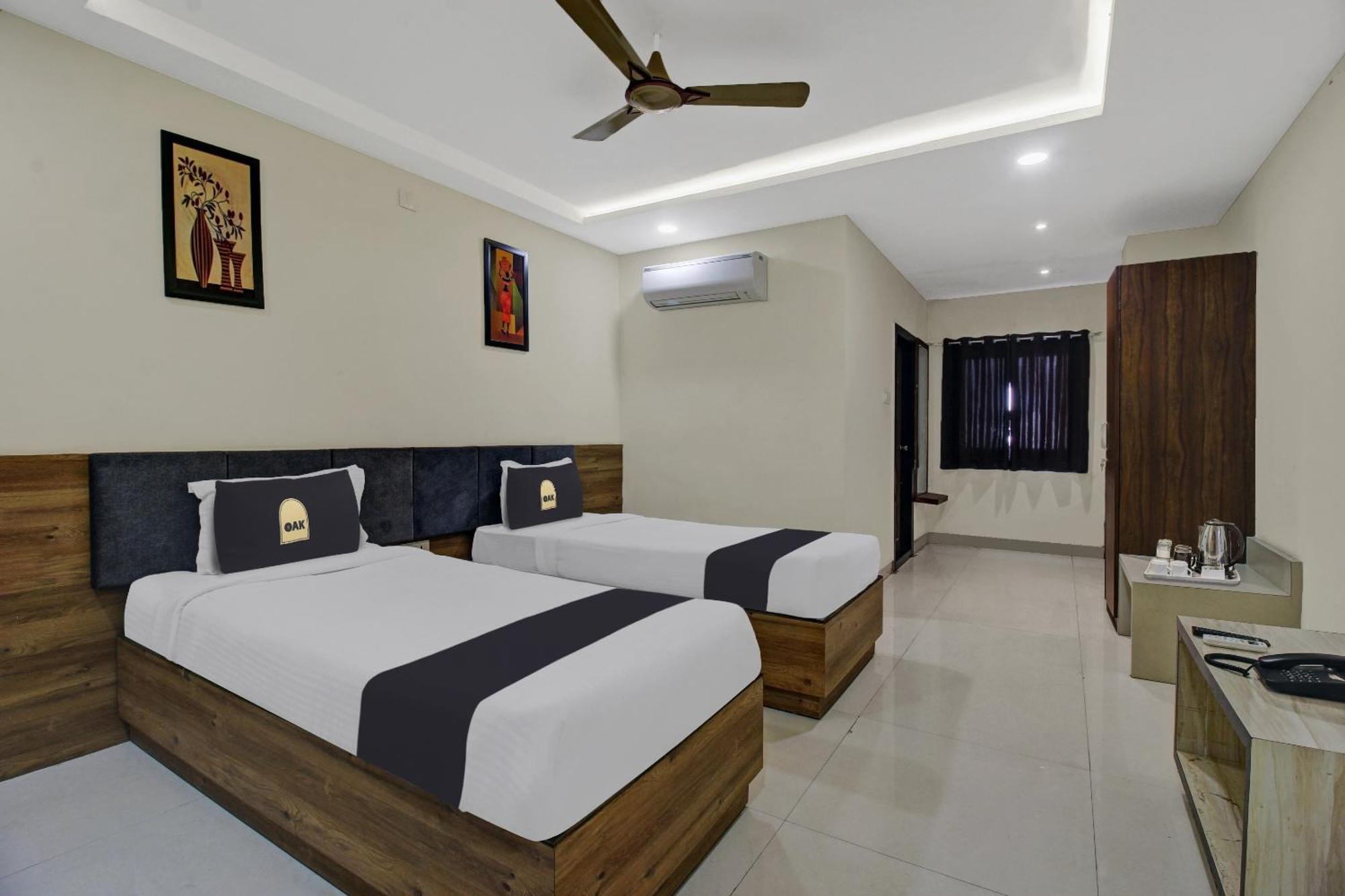 Collection O Hotel Swagath Pride Mancherāl Exterior foto