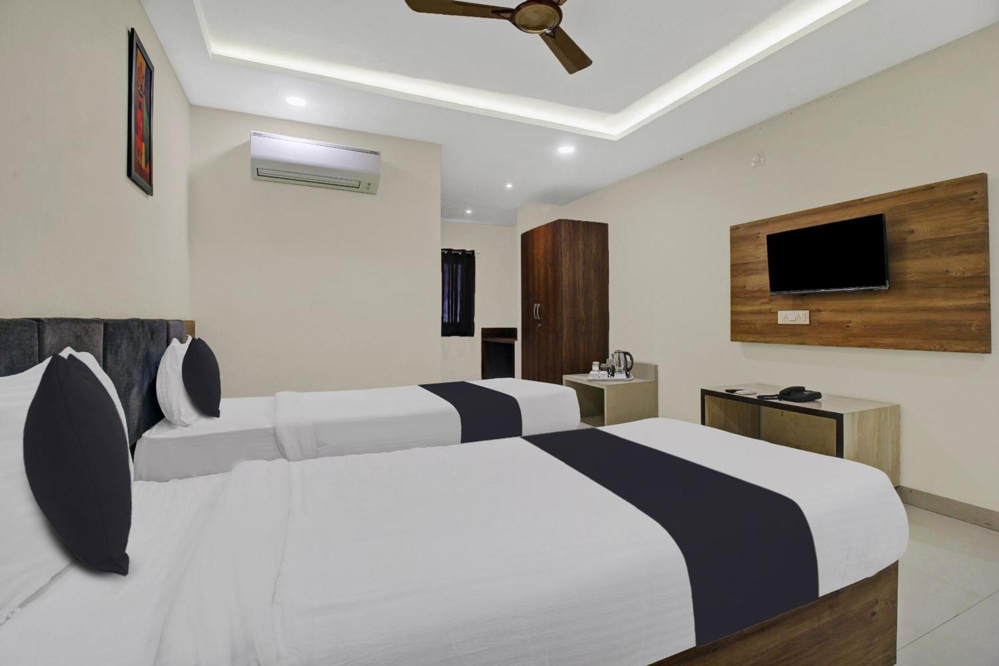 Collection O Hotel Swagath Pride Mancherāl Exterior foto