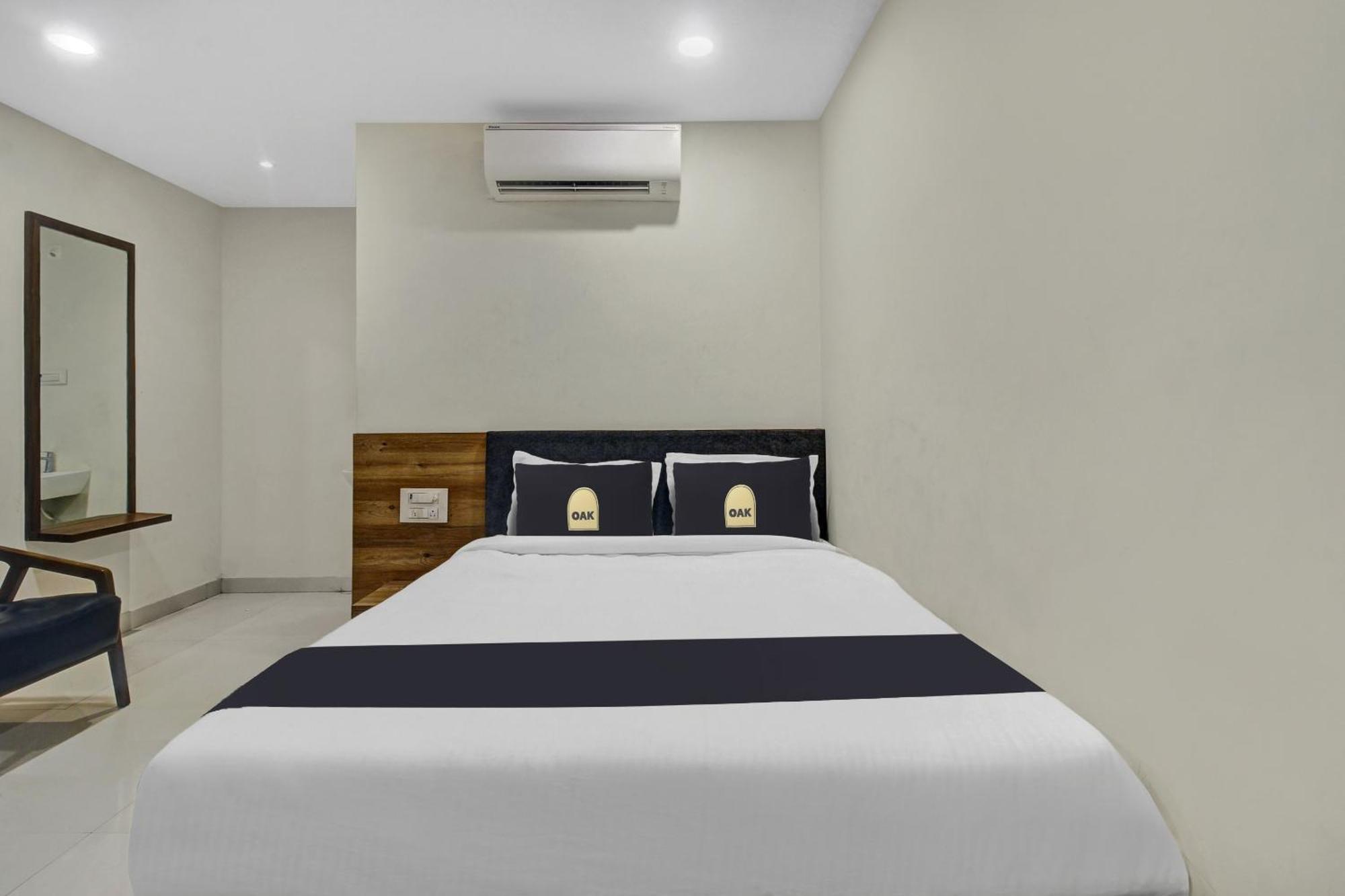 Collection O Hotel Swagath Pride Mancherāl Exterior foto
