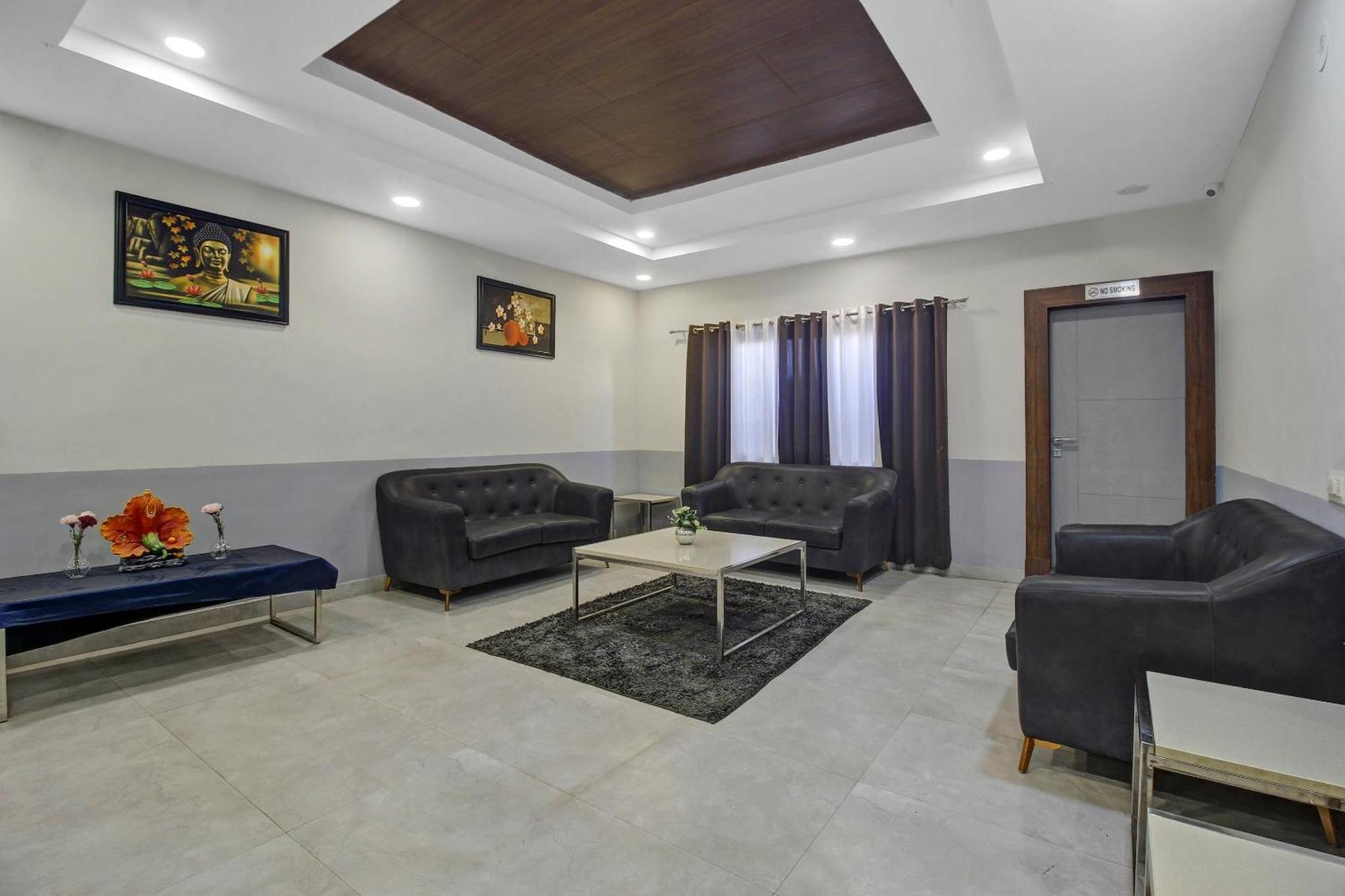 Collection O Hotel Swagath Pride Mancherāl Exterior foto